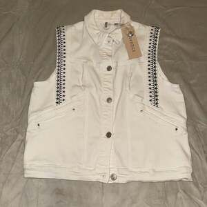 EsQualo White Denim Embroidered Vest | Western Boho Chic | Size 6 & 8 NWT